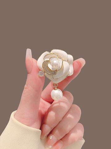 XSB137 - Camellia pearl brooch
